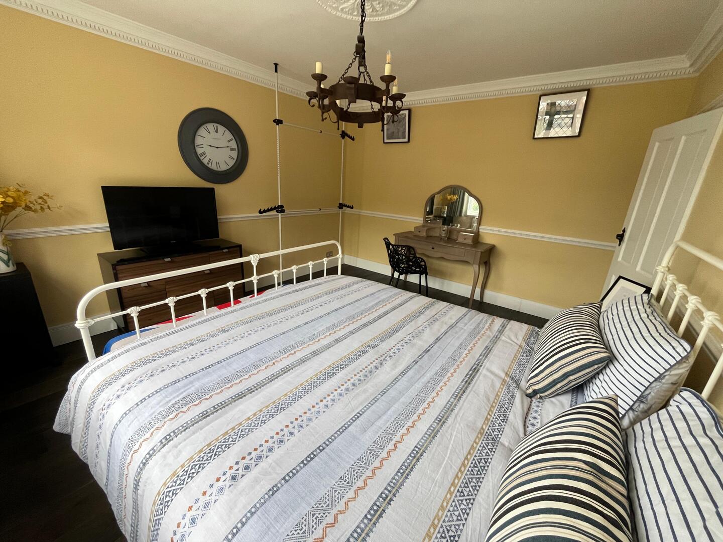 additional Lounge / 5th Bedroom